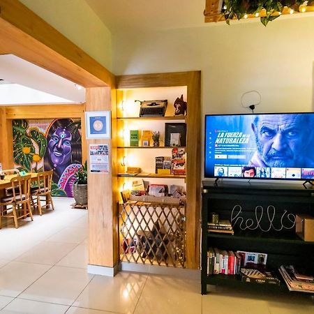 Adn Algo De Nosotros - Malaika Hostel Medellin Ngoại thất bức ảnh
