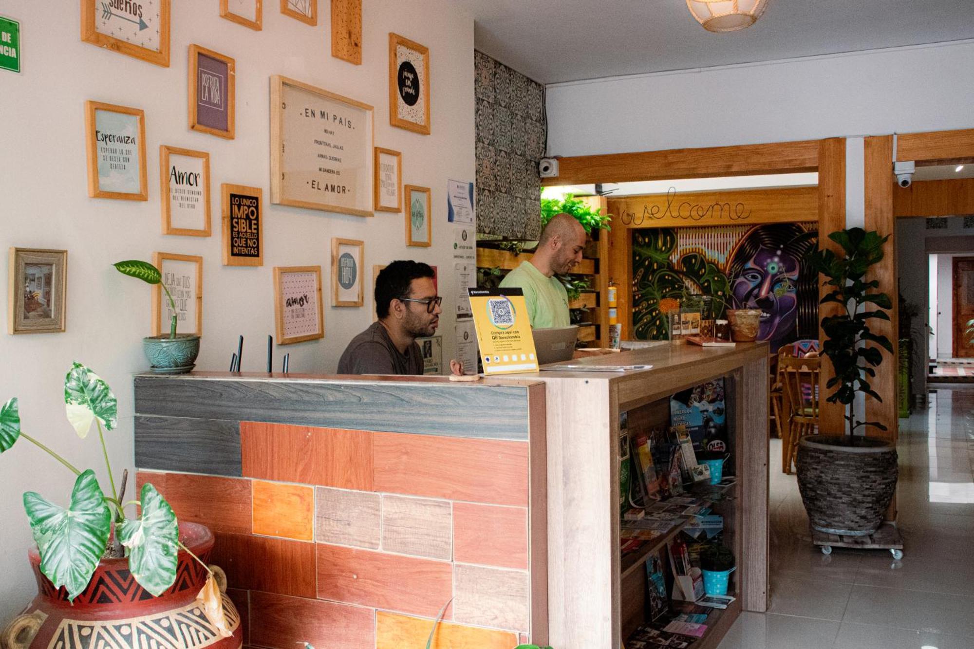 Adn Algo De Nosotros - Malaika Hostel Medellin Ngoại thất bức ảnh