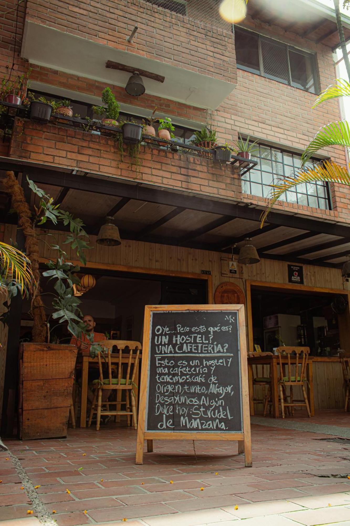 Adn Algo De Nosotros - Malaika Hostel Medellin Ngoại thất bức ảnh