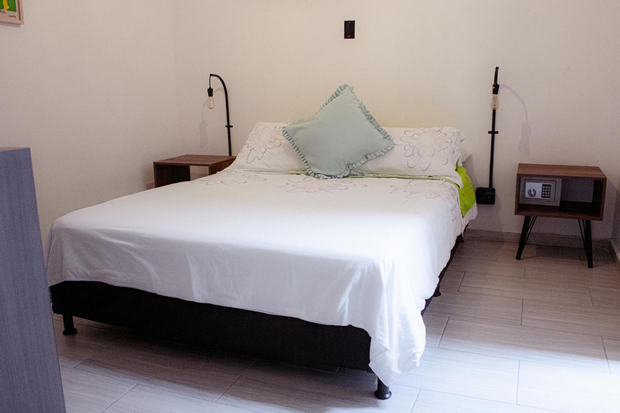 Adn Algo De Nosotros - Malaika Hostel Medellin Ngoại thất bức ảnh